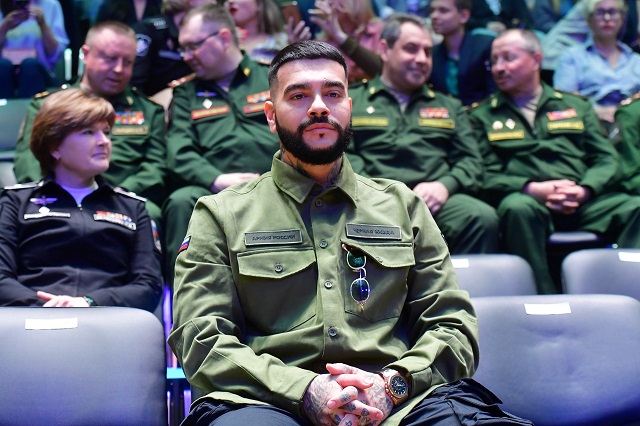 Армия России и Black Star представили совместную коллекцию одежды Всячина