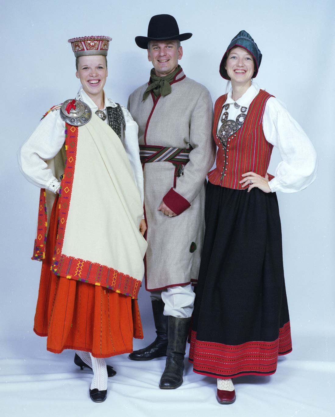 Национальные костюмы. Латвия география, этник, мода