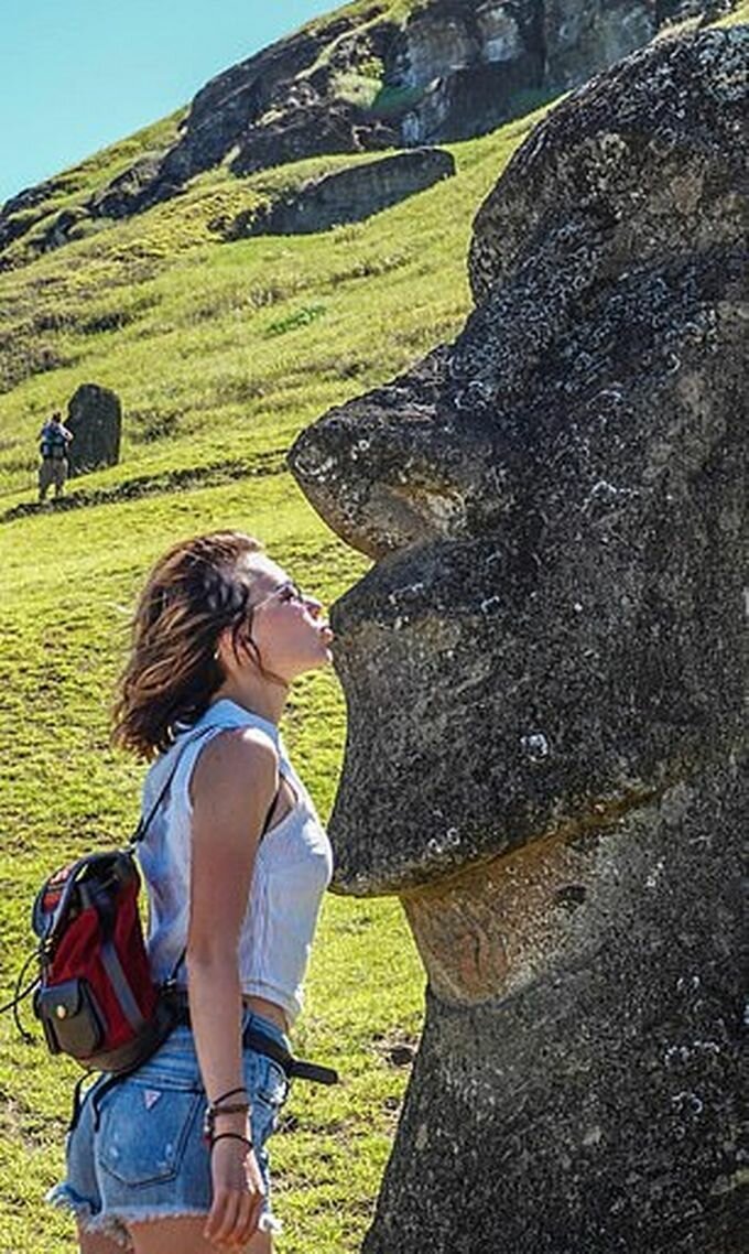 Древние реликвии острова Пасхи оказались под угрозой из-за туристов   Интересное