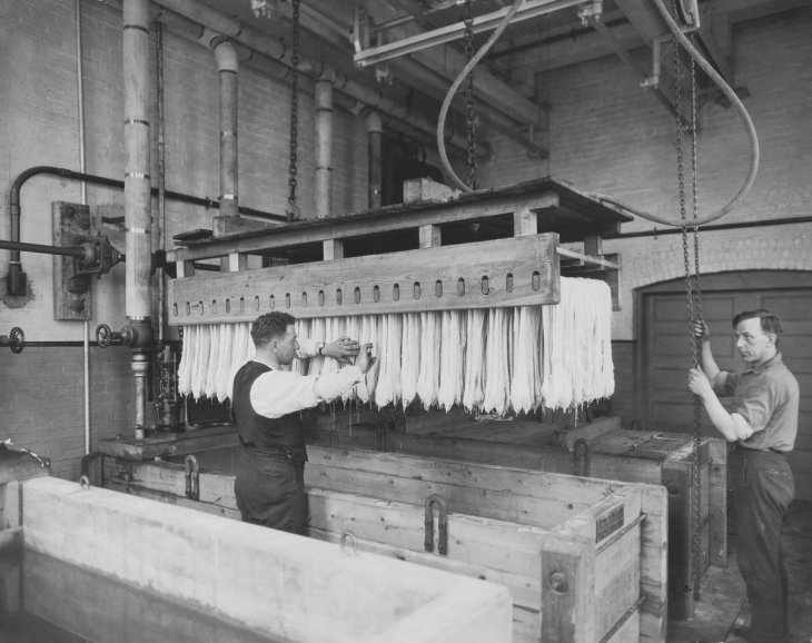 Редкие исторические фотографии: Как делали макароны в начале 20 века 