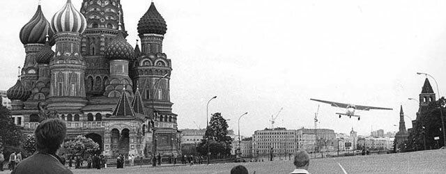 28 мая 1987 — на Красной площади в Москве приземлился спортивный самолёт Матиаса Руста 