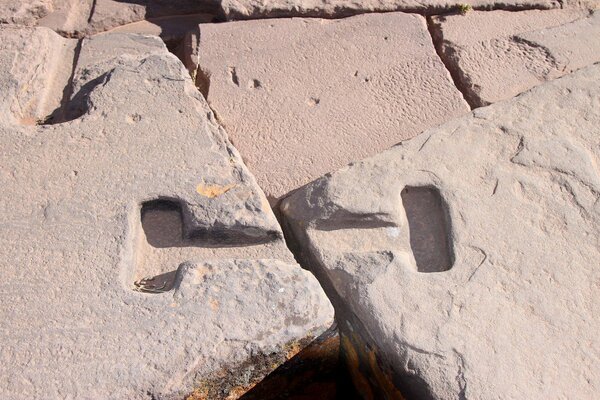 Мегалиты Пума Пунку - руины древней цивилизации, уничтоженной в ходе 