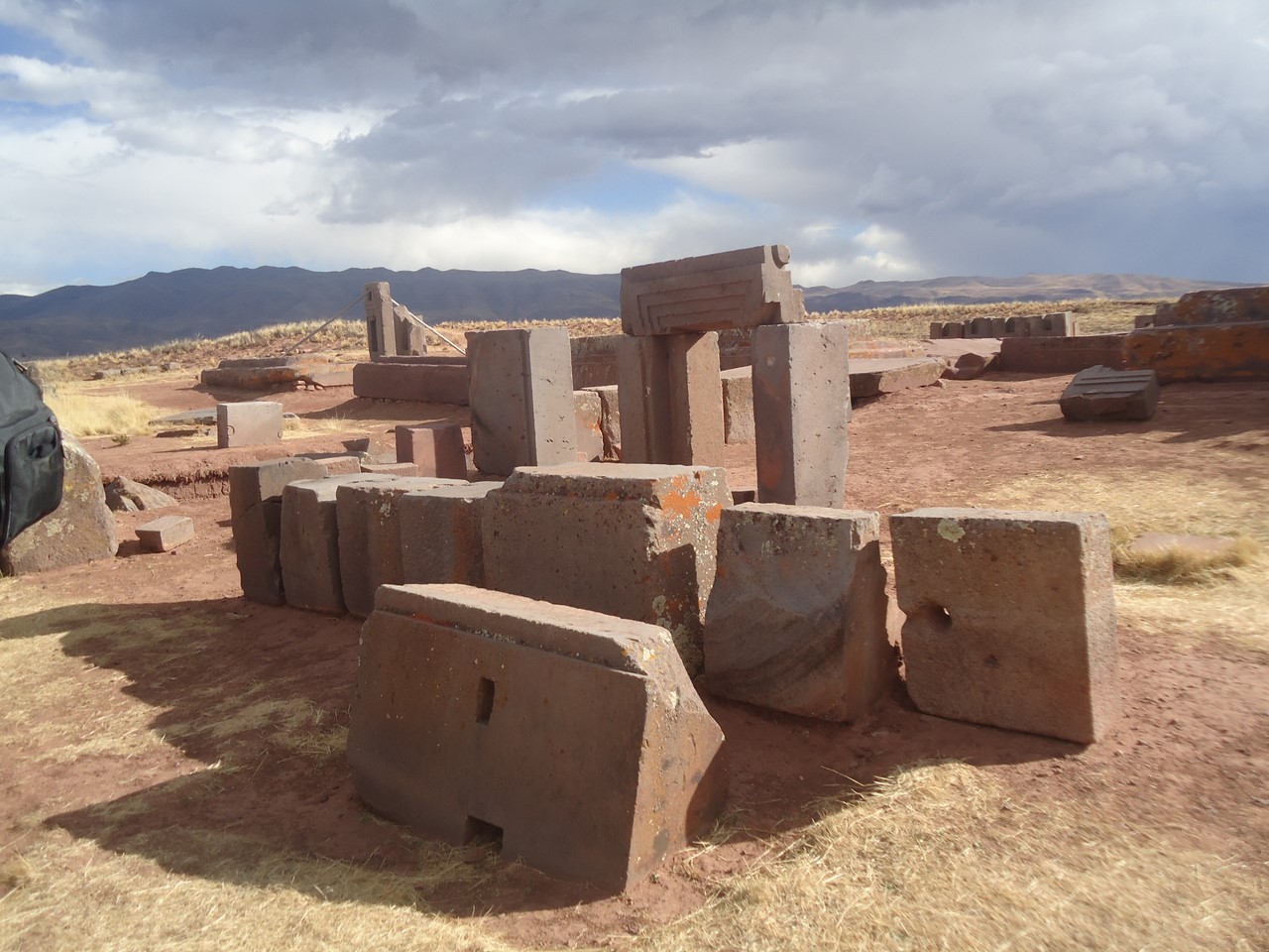 Мегалиты Пума Пунку - руины древней цивилизации, уничтоженной в ходе 