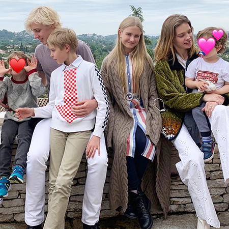 Наталья Водянова отпраздновала День матери со своими пятью детьми во Франции Звездные дети,яжемать